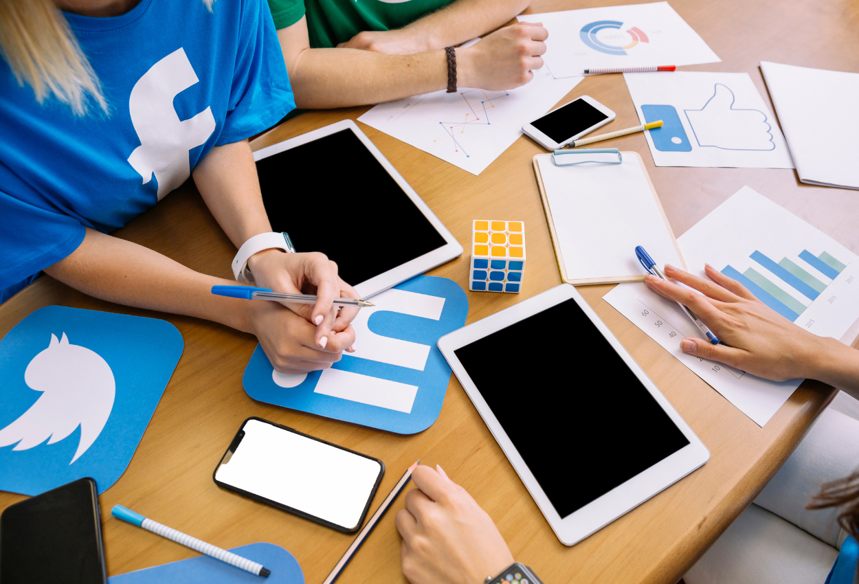 Social Media for Organizations